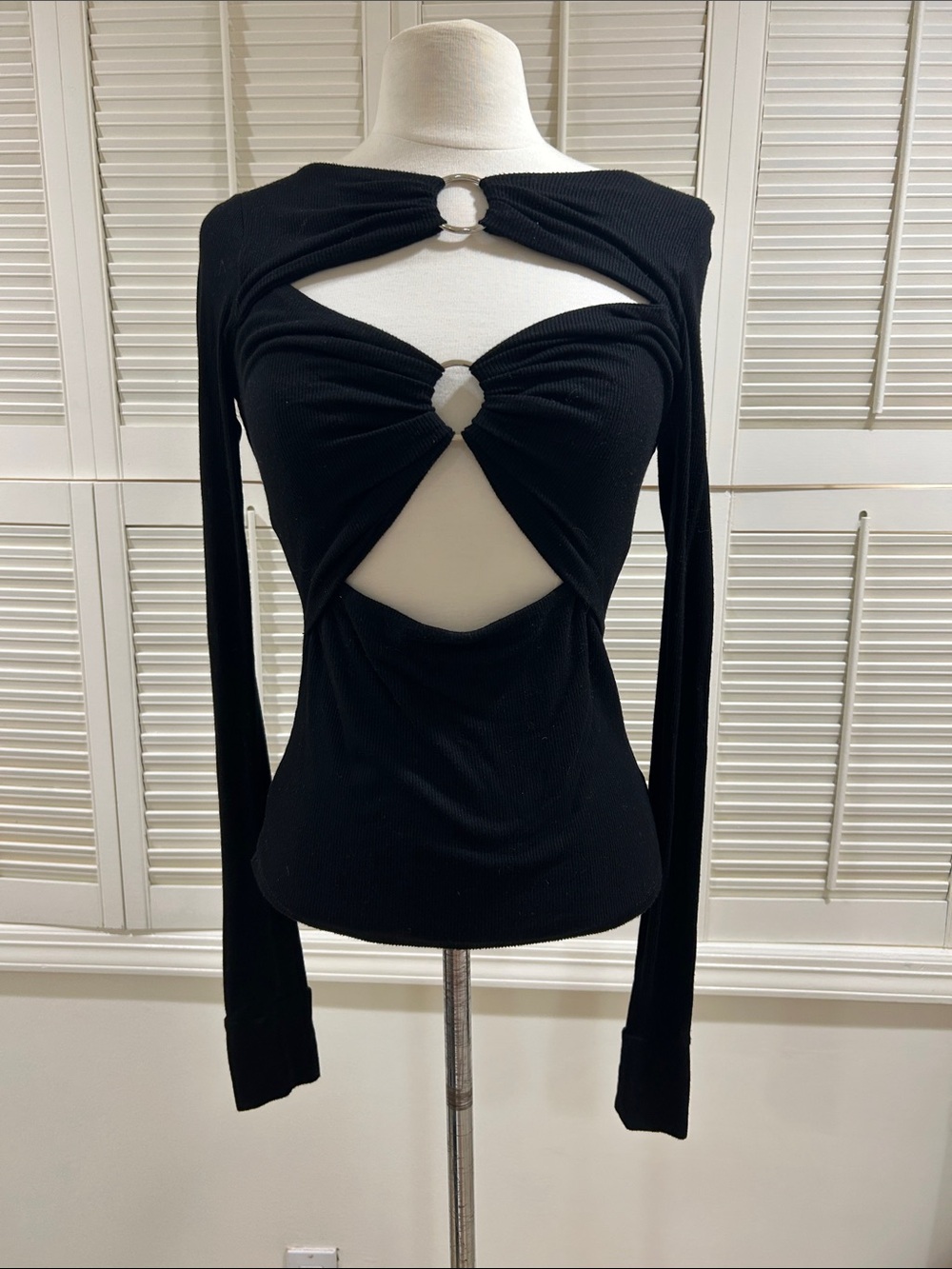 Michael Lauren Black Cutout Ring-Detail Long Sleeve Top in perfect condition